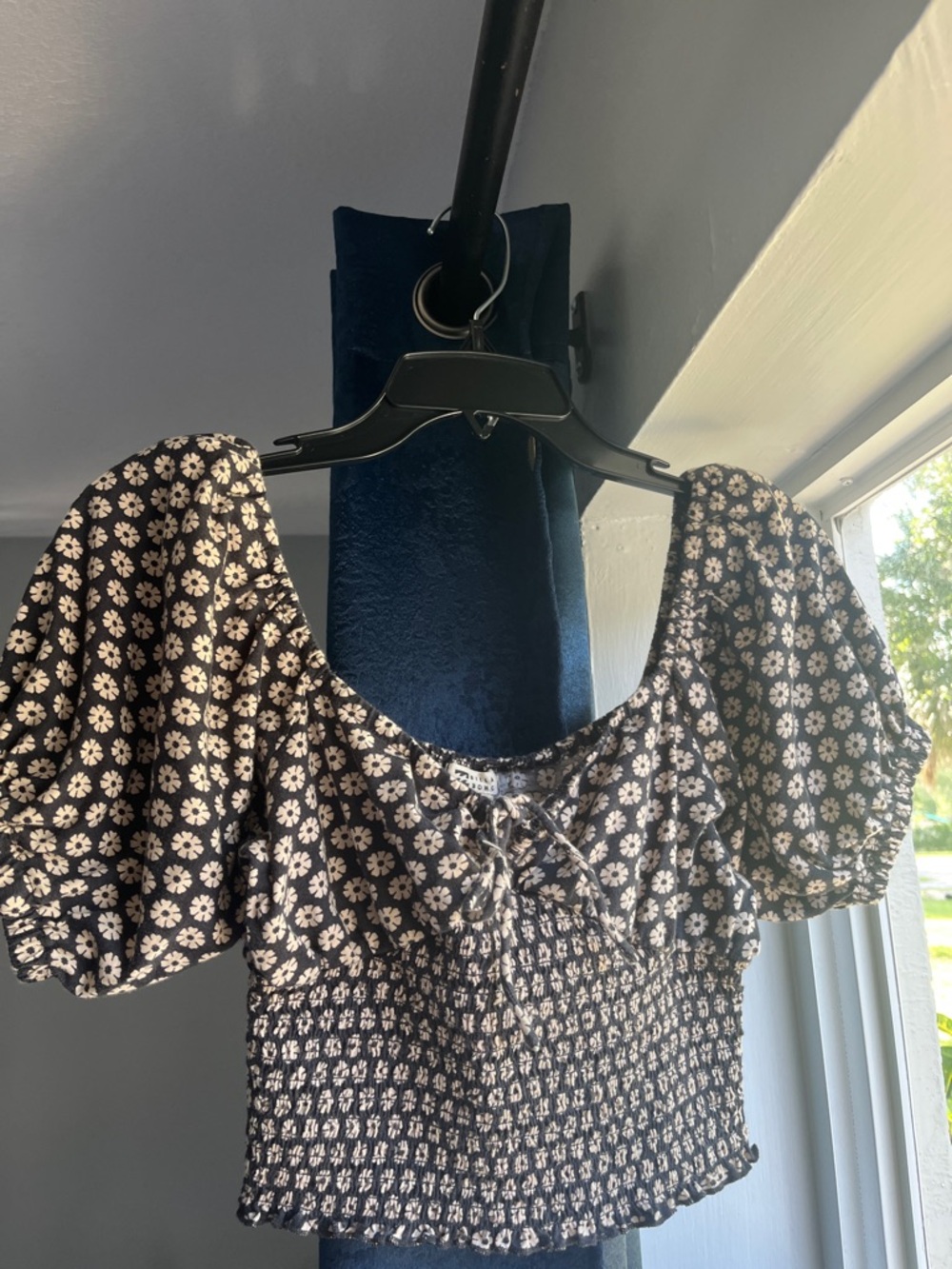 Billabong Smocked Puff Sleeve Crop Top - Grey/Blue & Cream - like new